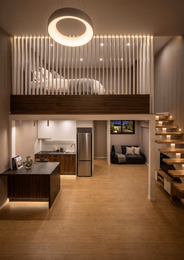 Çift yükseklikli loft yaşam alanı